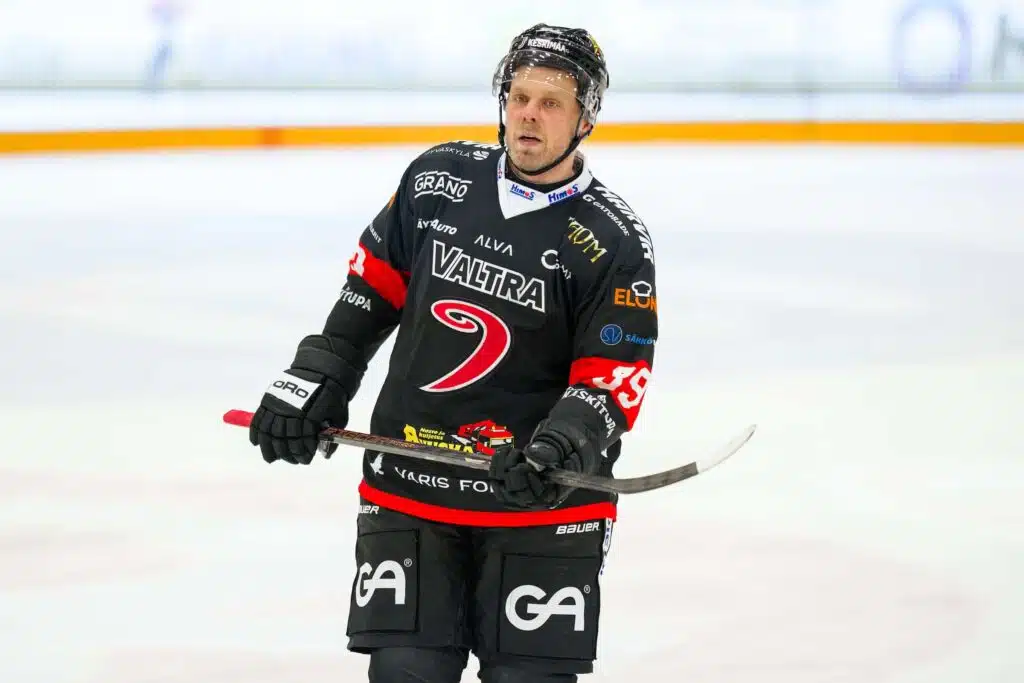 Antti Tyrväisen otteet hämmentävät – ”Vanha liitto sai pelikieltoa”