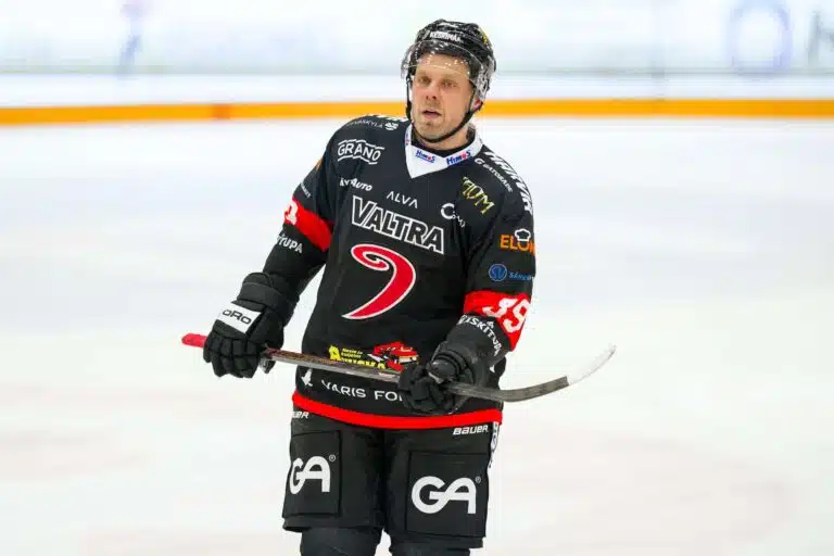 Antti Tyrväisen otteet hämmentävät – ”Vanha liitto sai pelikieltoa”