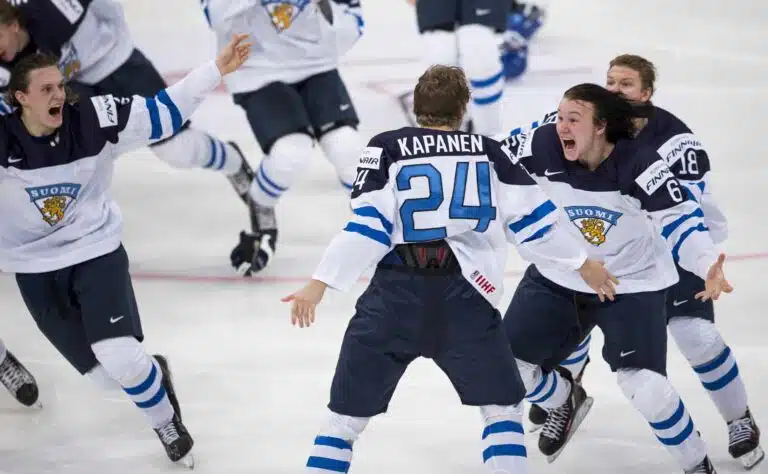 Suomen kultajuhlat olivat mennä pilalle – Liiga-pakilta hilpeä paljastus