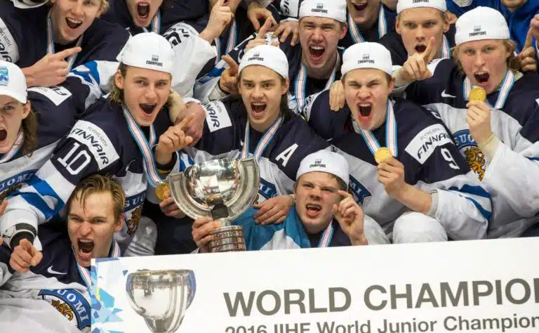 Edellinen kerta päättyi hullunmyllyyn – pian nuorten MM-kulta ratkotaan taas Suomessa