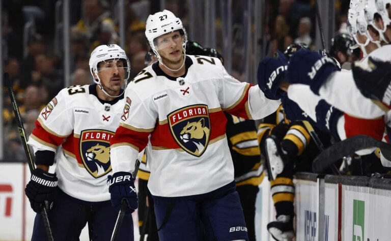 Suomalaistähti Brad Marchandin ensiteosta Florida Panthersissa: ”Klassinen veto”