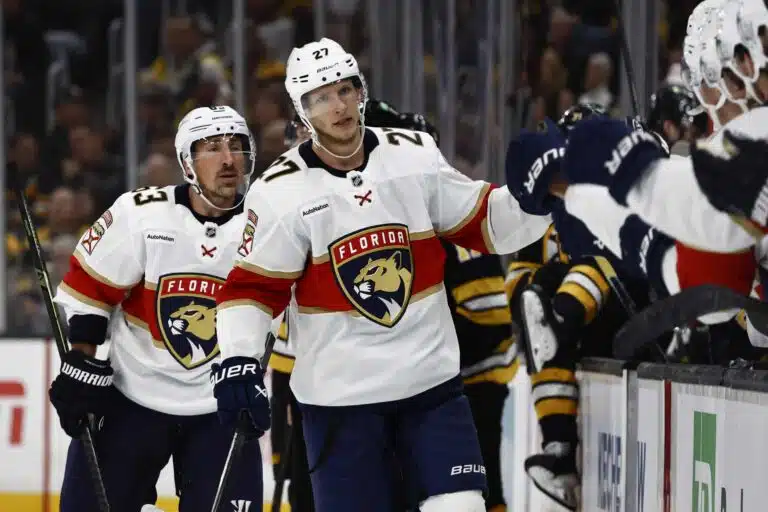 Suomalaistähti Brad Marchandin ensiteosta Florida Panthersissa: ”Klassinen veto”