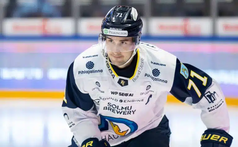 Liiga-valmentajalta mystinen kommentti loukkaantuneesta pelaajasta