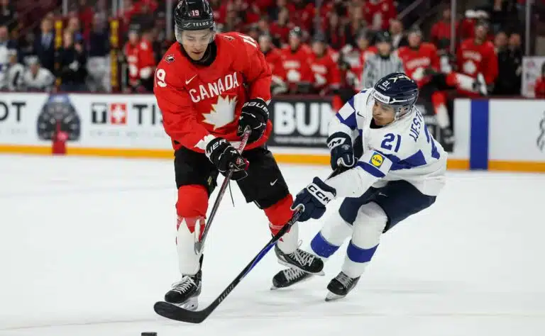 Lähde: NHL-joukkuekaverit eivät tykänneet Kanadan U20-tähden kommenteista