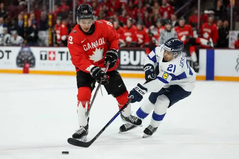 Lähde: NHL-joukkuekaverit eivät tykänneet Kanadan U20-tähden kommenteista