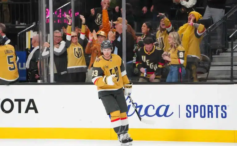 Kanadalaistähti kaukaloon buuauksien saattelemana – näin hyökkääjä vastasi