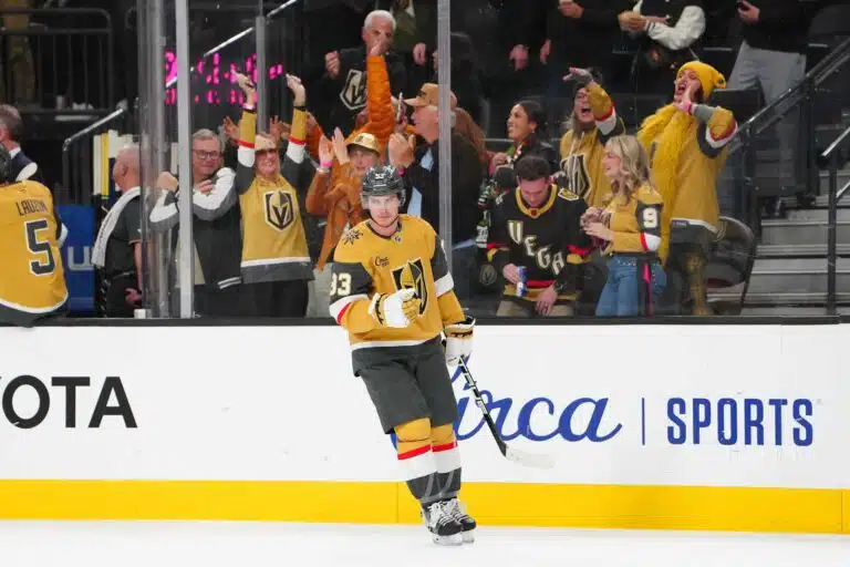 Uskomaton temppu uudessa valmennuksessa – NHL-tähti säkenöi