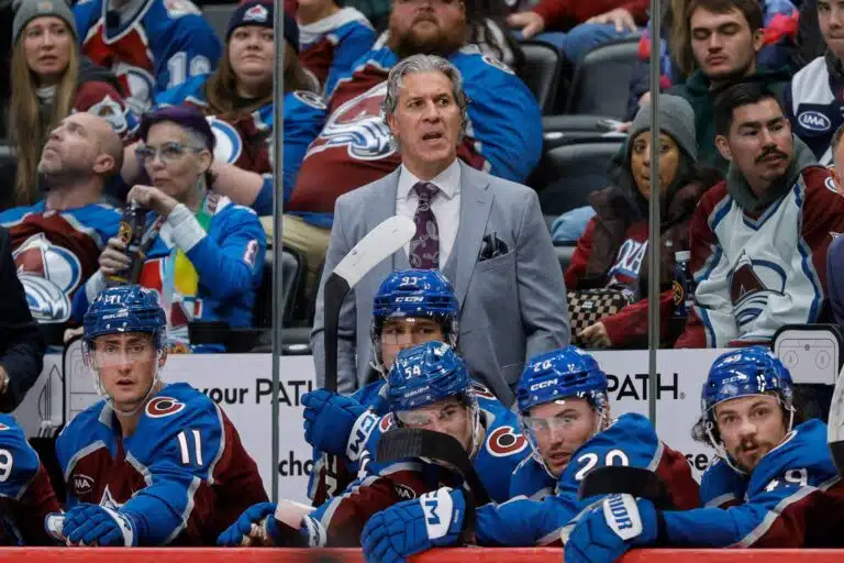NHL-pelissä tullut onnettomuus passitti päävalmentajan sairaslomalle
