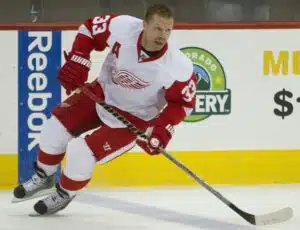 Tämä siirto unohtuu usein NHL-historian surkeimpien treidien joukosta – joukkue vaihtui dollarilla