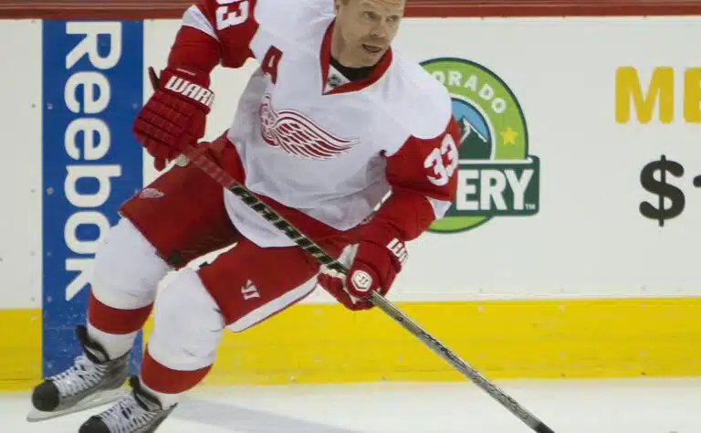 Tämä siirto unohtuu usein NHL-historian surkeimpien treidien joukosta – joukkue vaihtui dollarilla