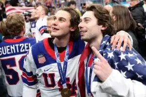 USA voitti historiallisen olympiakullan – nyt yksi kiekko repii mielipiteitä