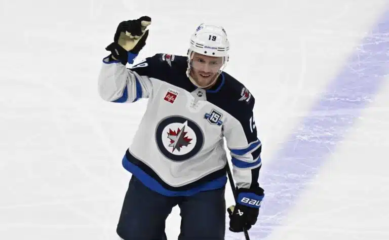 Jonathan Toewsilta vahva vihjaus tulevaisuudestaan