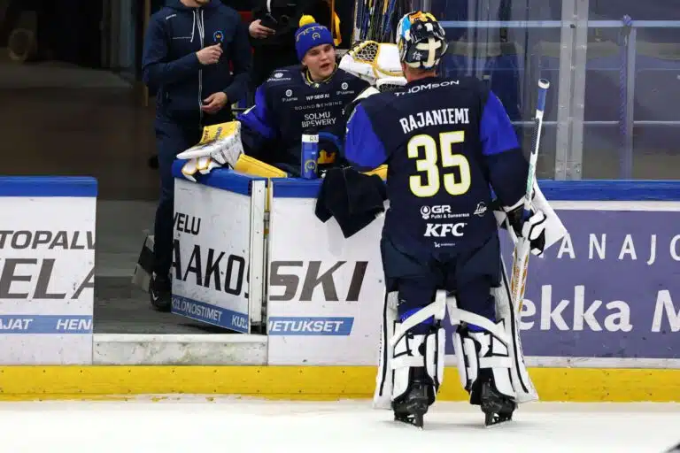 Liigaseurat vetivät jarrusta – Nuorten Leijonien tähtivahti jäi sivuun kovatasoisesta turnauksesta