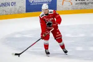 Ässien sensaatiohyökkääjällä ratkaisu sarjan päättämiseen