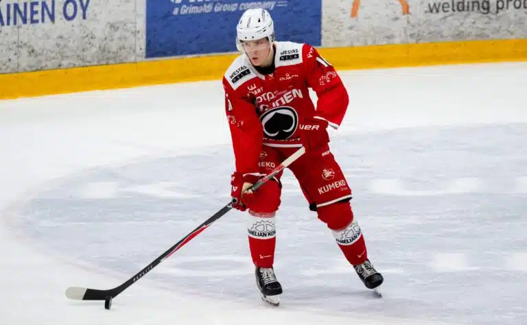 Ässien sensaatiohyökkääjällä ratkaisu sarjan päättämiseen