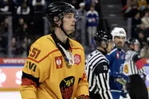 SHL-tähti Markus Nurmi sylki verta rajun tällin jälkeen – kahden minuutin jäähy