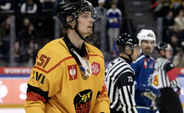 SHL-tähti Markus Nurmi sylki verta rajun tällin jälkeen – kahden minuutin jäähy