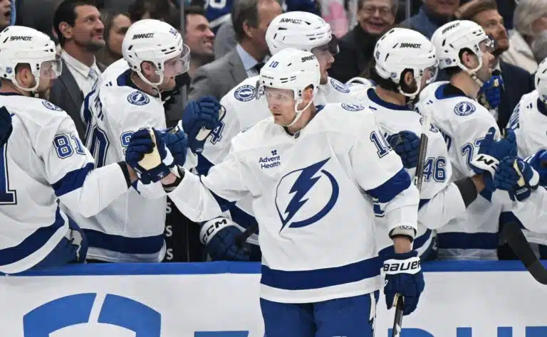 Hyytävä paluu kaukalossa – treidattu NHL-konkari sytytti joukkueen ilmiliekkeihin