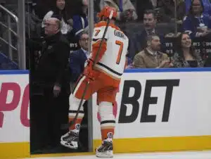 Polvitaklaus sytytti myrskyn – nyt kostopeli uhkaa karata käsistä