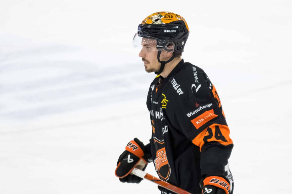 Lähde: Ruotsissa loistanutta suomalaispakkia tavoitellaan Liigaan