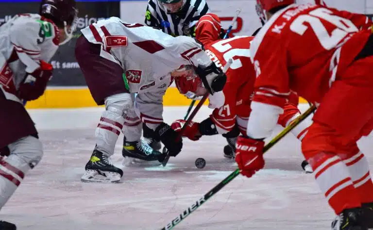 NHL-tähden veli ripusti hokkarinsa naulaan – ura jäi serkunkin varjoon