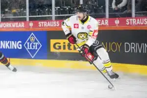 SHL-joukkueesta vapautuivat NHL-lupaus ja Liiga-tason jenkkihyökkääjä