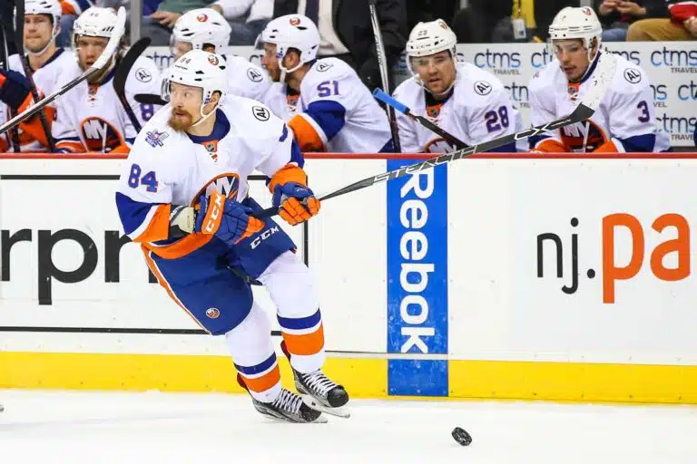 Entinen NHL-tähti sekosi – pahoinpitelysyyte junioripelissä