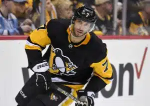 Kolminkertaisen Stanley Cup -voittajan poika kääntää päitä U18-kisoissa