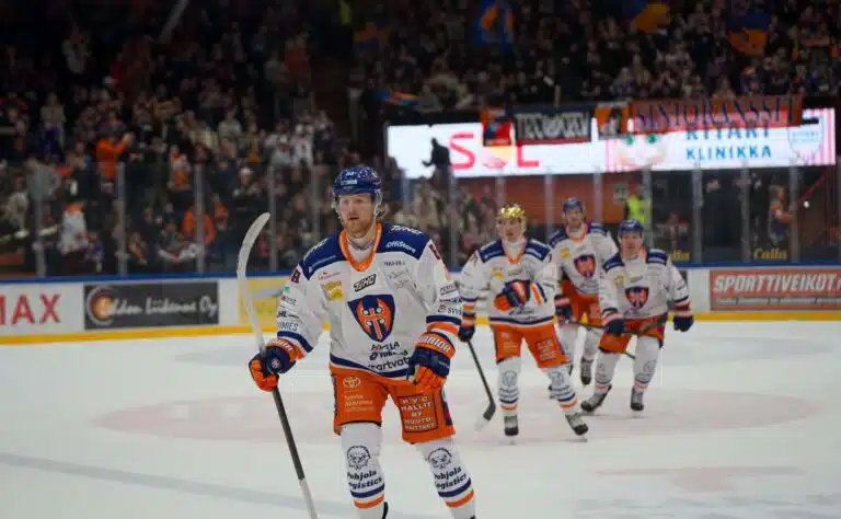 Liigan maalitykki löysi maalihanan – Hämeenlinnassa armotonta taistelua