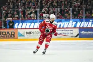 Peter Tiivola ja Patrik Juhola loukkaantuivat – Ässät kohtaa Jokerit vajaana