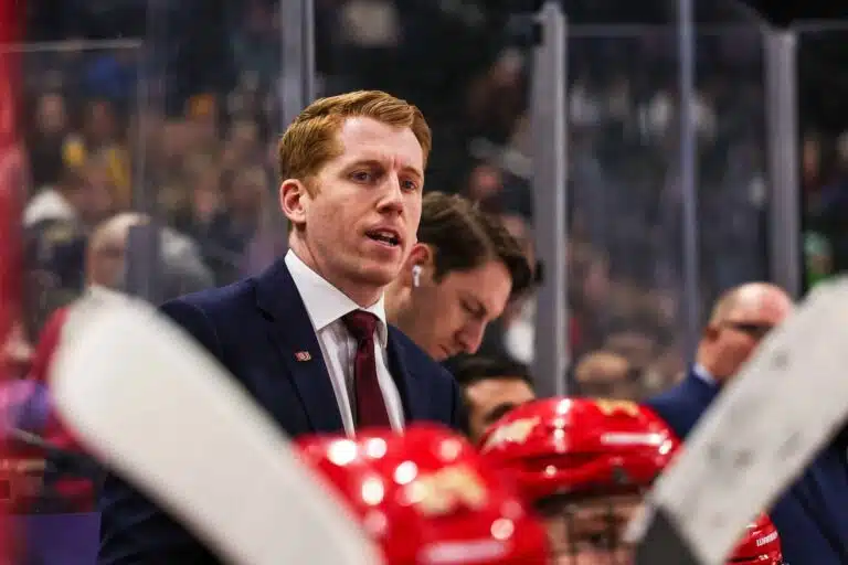 Lähde: NCAA-valmentajalla tiukat vaatimukset NHL-pestille
