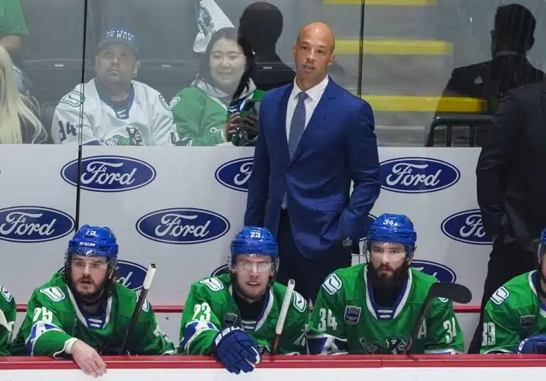 Lähde: Vancouver Canucksin päävalmentajahaussa kaikki munat samassa korissa