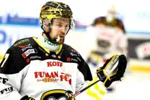 Urheilucast: Teemu Turusesta taistelee kaksi Liigan jättiläistä