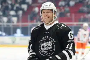 Saku Koivun numero 11 nousee kattoon Turussa – tarina, joka on muutakin kuin pisteitä