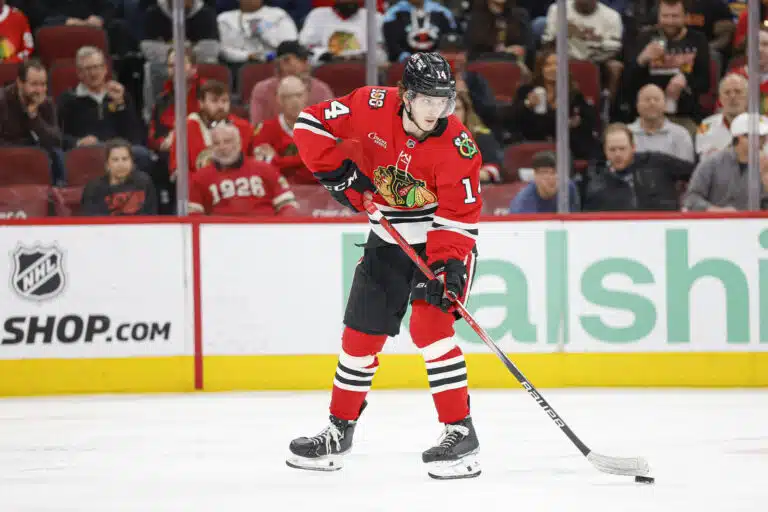 Chicago Blackhawks palkitsi Kevin Korchinskin – uusi sopimus kaudelle 2027–28