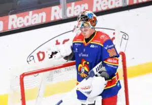 Jokerien maalivahti Veini Vehviläinen