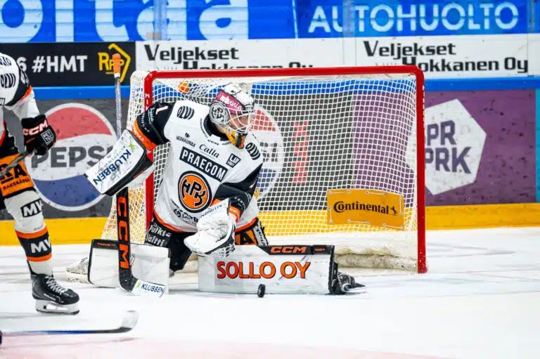 HPK ja Ilves vaihtavat maalivahtejaan – Kim Saarinen torjuu HPK:n maalilla
