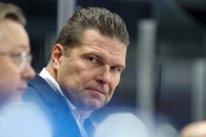 Tomek Valtonen näytti kaapin paikan – miljoonamiehet katsomoon