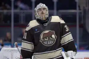 Kanadalaismaalivahti Clay Stevenson AHL-seura Hershey Bearsin paidassa