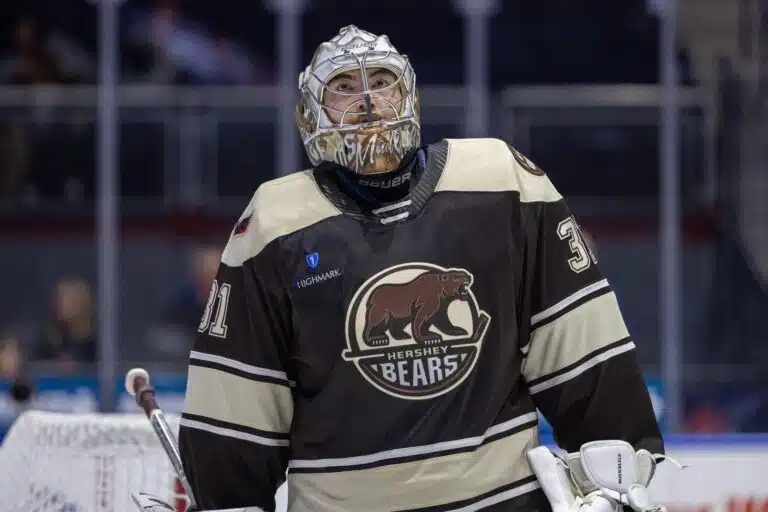 Kanadalaismaalivahti Clay Stevenson AHL-seura Hershey Bearsin paidassa