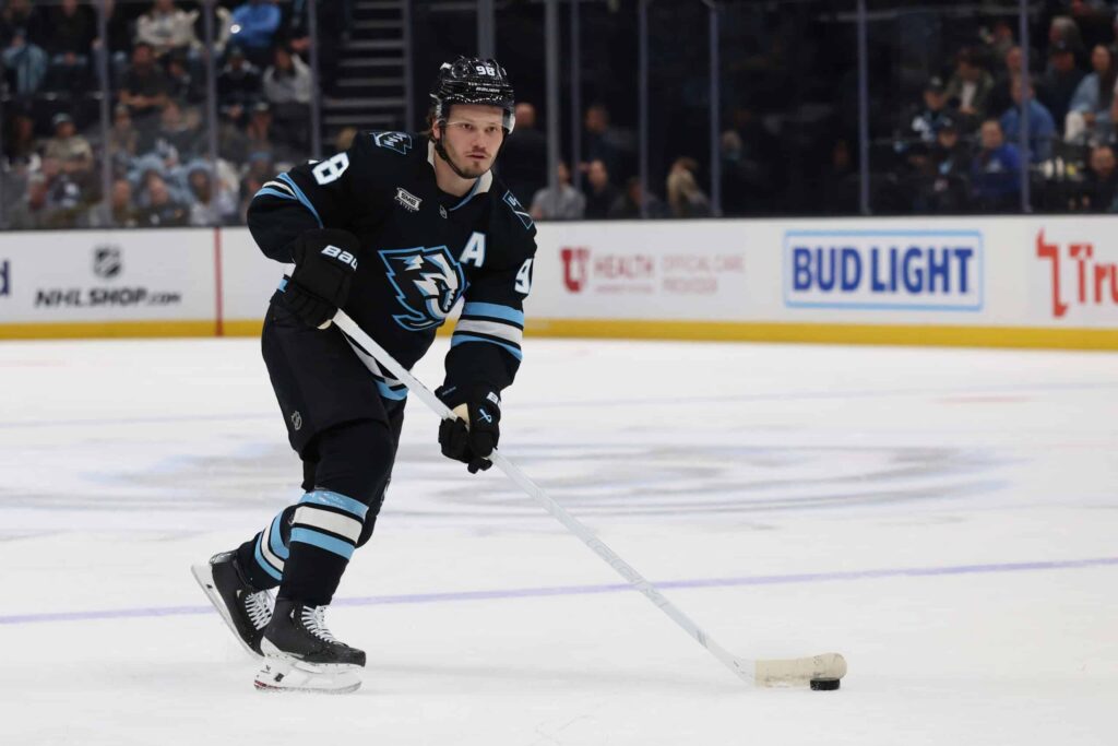 Utah Mammothin venäläispuolustaja Mikhail Sergachev