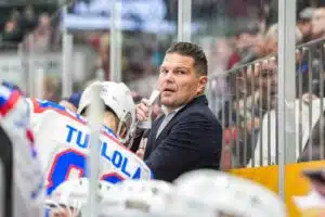 Koko Suomi nauttii – Stadin jättiläisten konttaus on huumetta Liiga-faneille