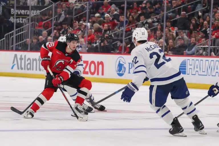 Jake McCabe sai mailasta silmänseudulle – nyt puolustajalta tiukka viesti NHL-pelaajille